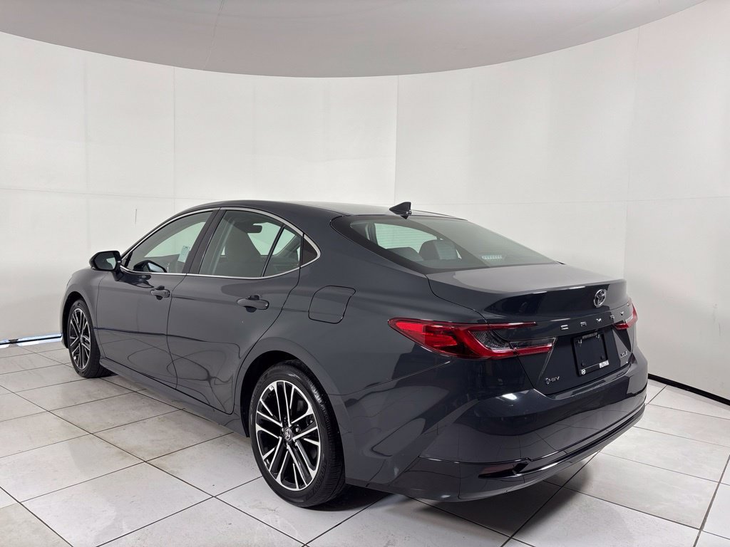 Used 2025 Toyota Camry XLE FWD image 3