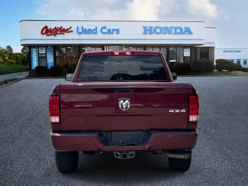Used 2018 RAM 1500 Express w/ Express Value Package AWD/4WD image 4