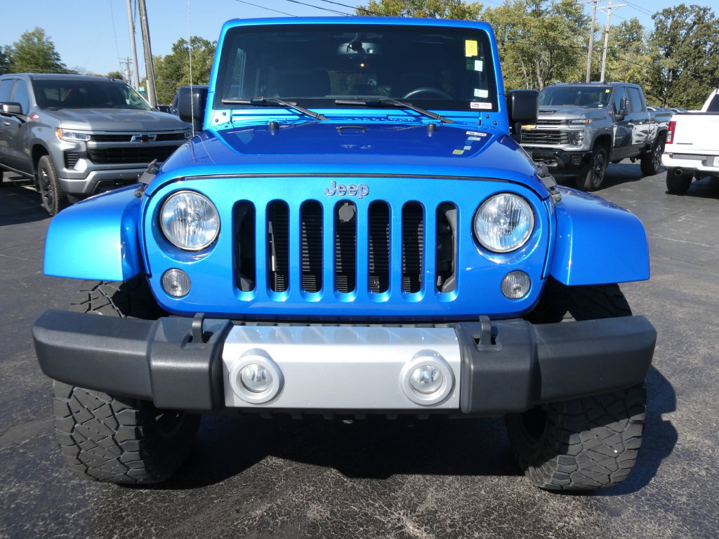 Used 2015 Jeep Wrangler Unlimited Sahara w/ Dual Top Group AWD/4WD image 9