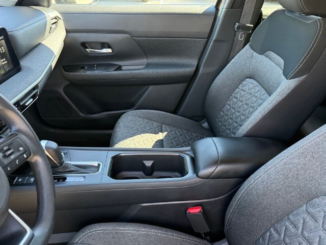 Used 2025 Nissan Kicks SV FWD image 14