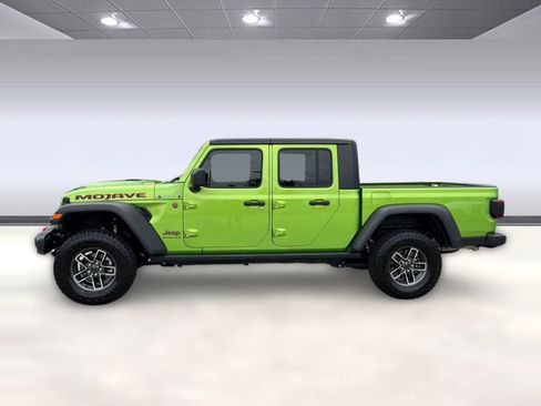 Used 2025 Jeep Gladiator Mojave w/ Convenience Group AWD/4WD image 2