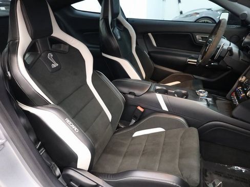 Used 2022 Ford Mustang Shelby GT500 w/ Carbon Fiber Track Pack image 79