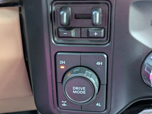 Used 2023 Ford F350 Lariat w/ Lariat Ultimate Package AWD/4WD image 22