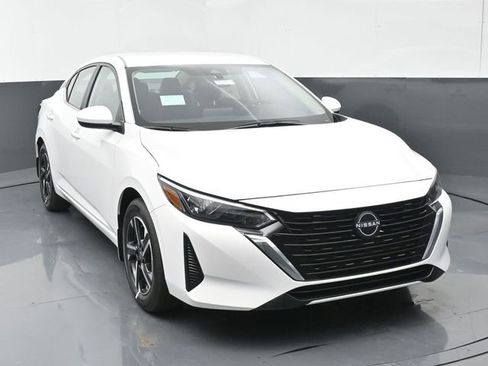 Certified 2025 Nissan Sentra SV image 1