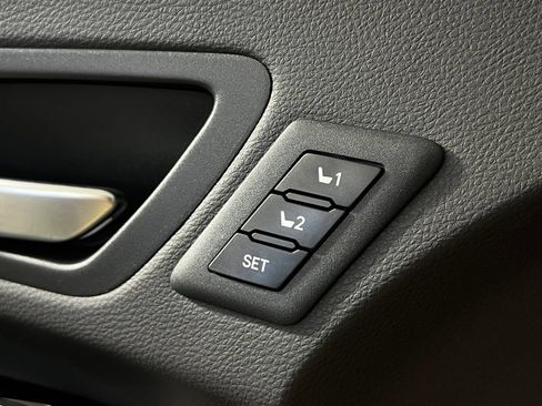 Used 2026 Toyota Sienna Limited FWD image 15
