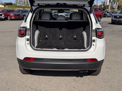 Used 2022 Jeep Compass Limited w/ Mopar Graphics Package image 13