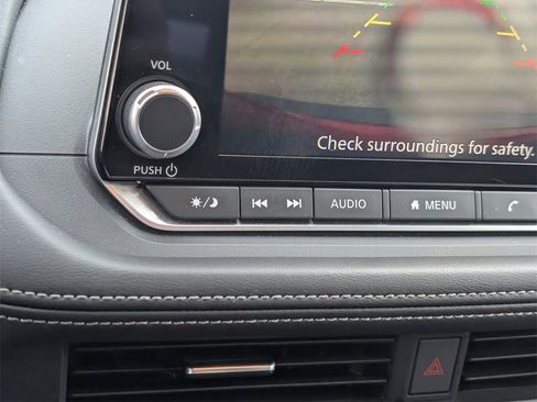 Used 2023 Nissan Rogue SV image 15