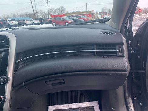 Used 2016 Chevrolet Malibu LT w/ Power Convenience Package image 17