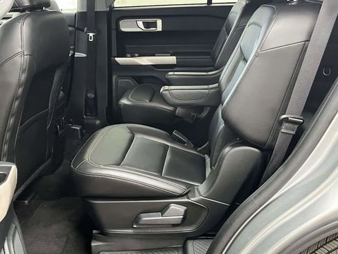Used 2024 Ford Explorer XLT w/ Equipment Group 202A RWD image 18