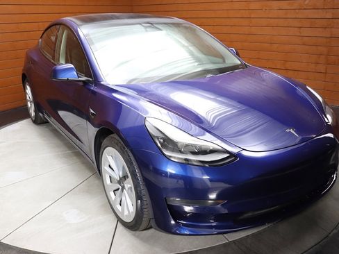 Used 2022 Tesla Model 3 Standard Range image 16