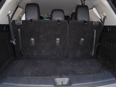 Used 2023 Nissan Pathfinder SL AWD/4WD image 9
