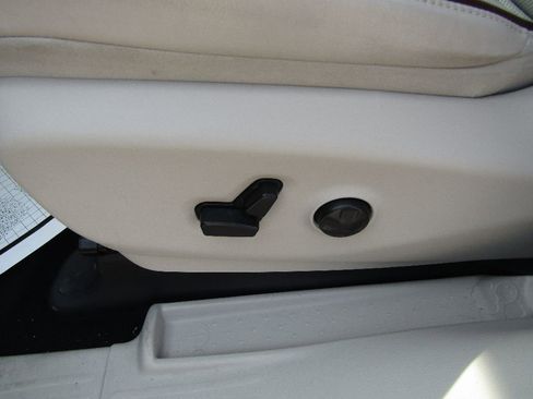 Used 2020 Chrysler Pacifica Limited image 11