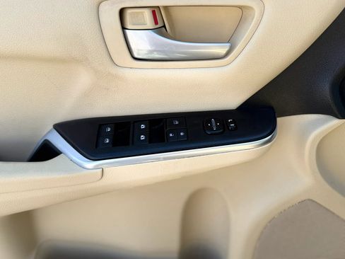 Used 2017 Toyota Camry LE image 13