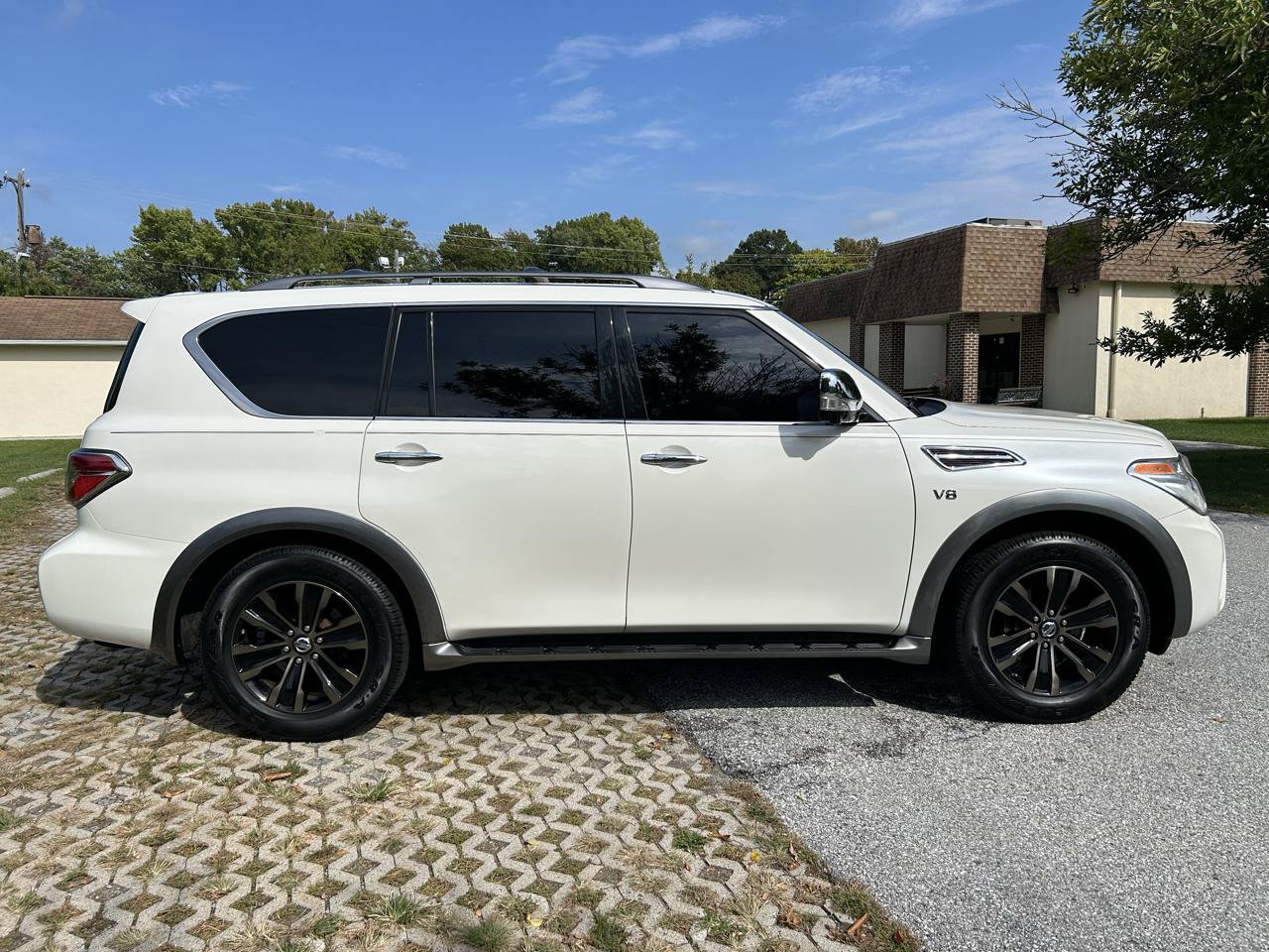 Used 2017 Nissan Armada Platinum w/ Interior Lighting Package AWD/4WD image 4