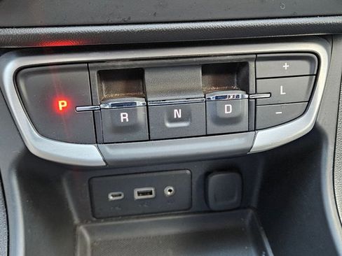 Used 2024 GMC Terrain SLE image 12