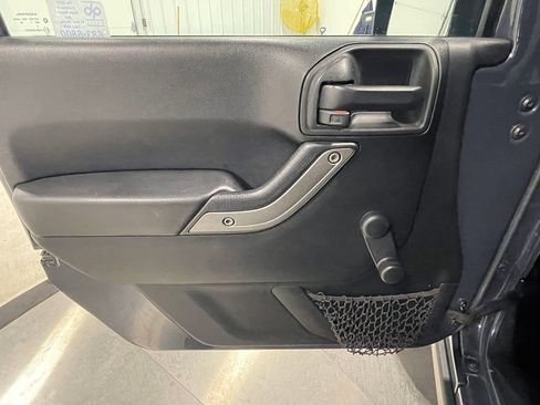 Used 2018 Jeep Wrangler Unlimited Sport AWD/4WD image 16