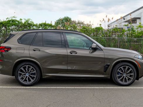 Used 2024 BMW X5 xDrive50e w/ M Sport Package AWD/4WD image 8