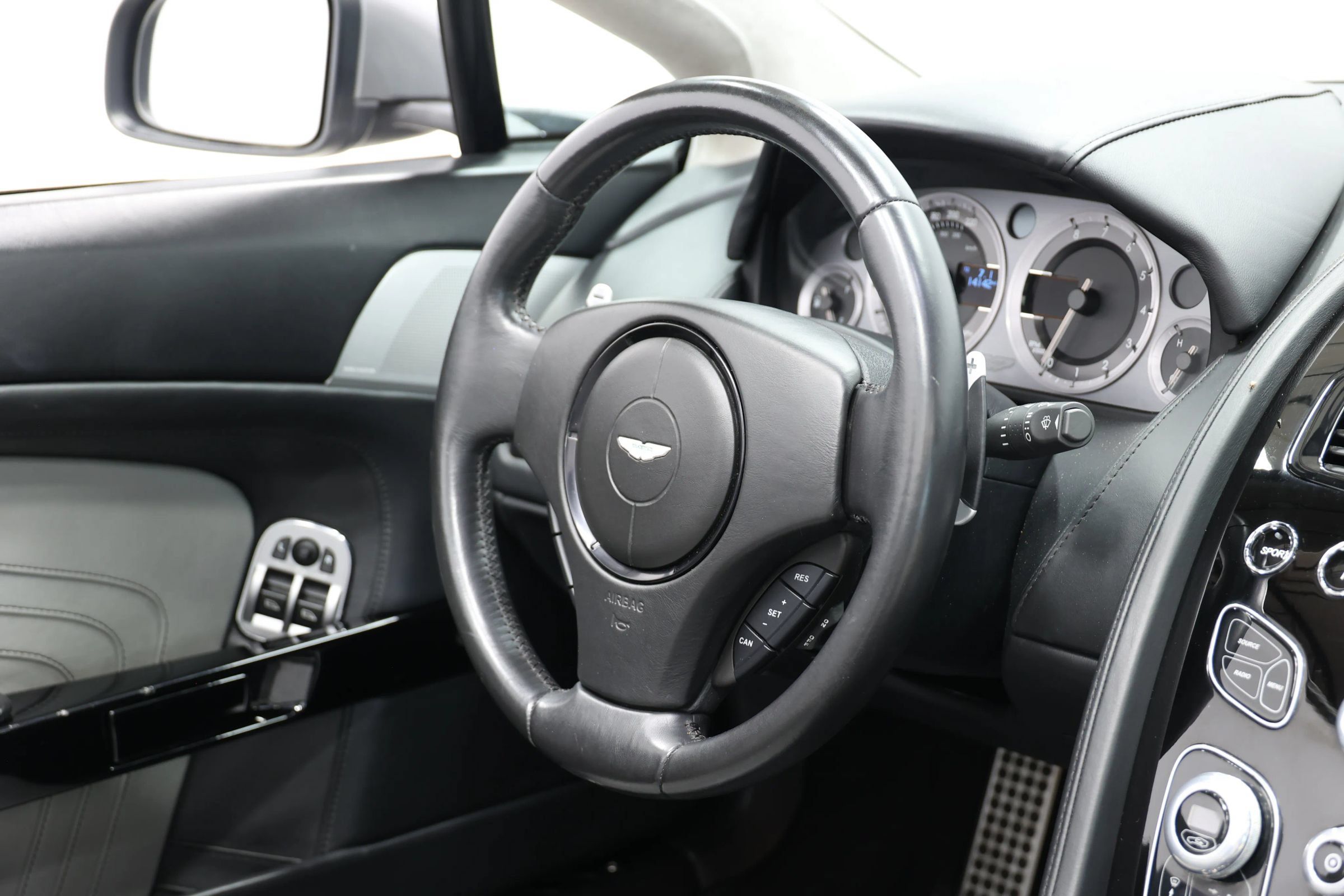 Used 2016 Aston Martin V8 Vantage S RWD image 59