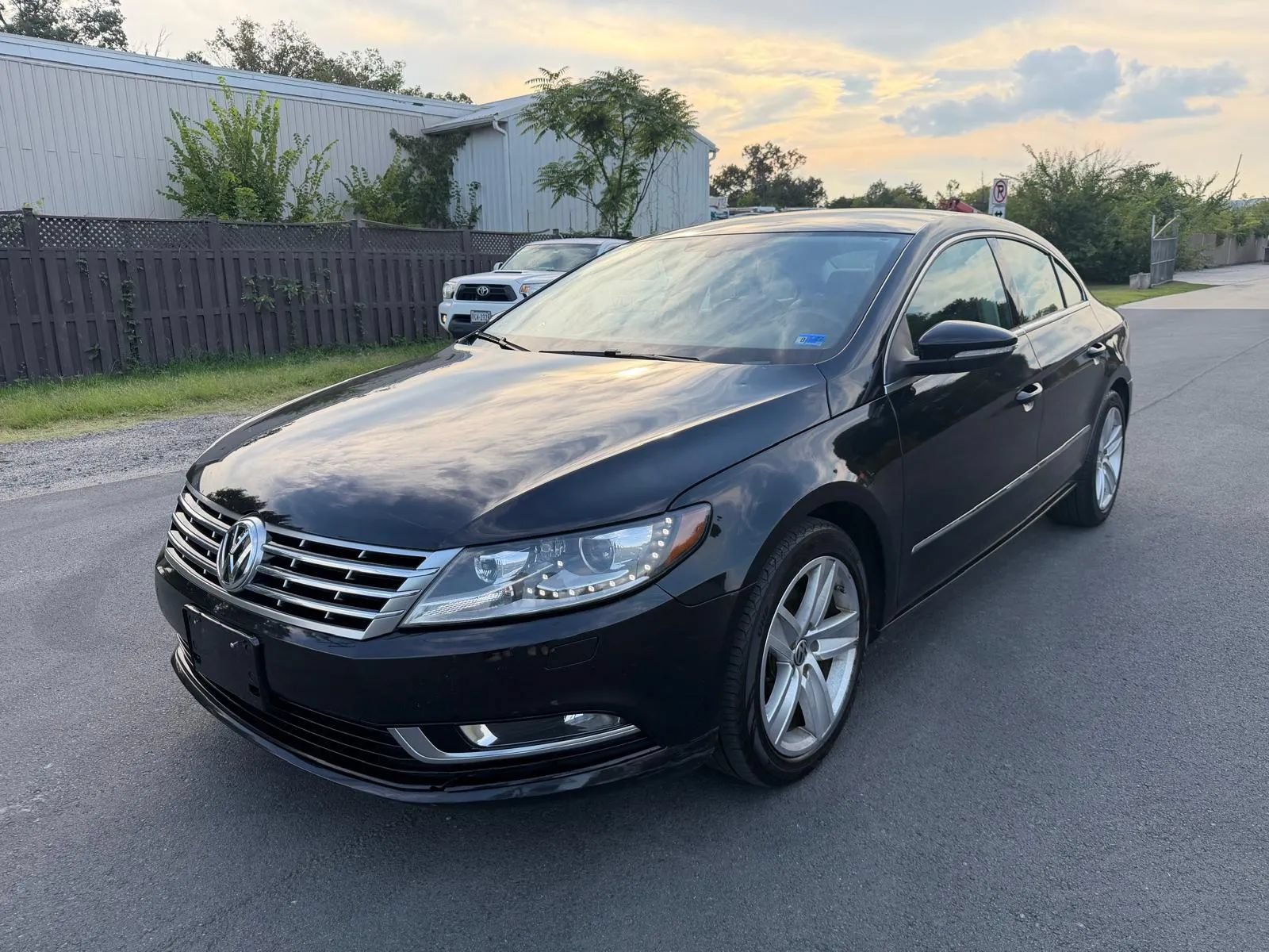 Used 2013 Volkswagen CC R-Line FWD image 1