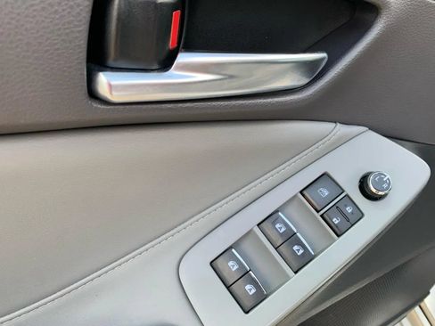 Used 2019 Toyota Avalon XLE w/ Moonroof Package FWD image 18