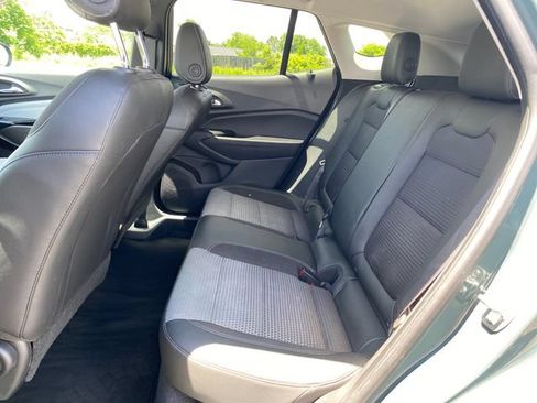 Certified 2025 Chevrolet Trax LT FWD image 18