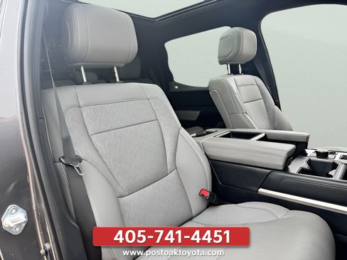 Used 2025 Toyota Tundra Limited AWD/4WD image 38