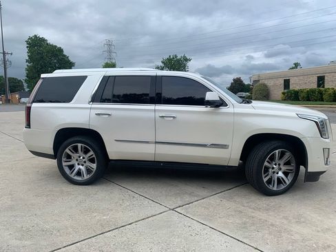 Used 2015 Cadillac Escalade Premium RWD image 7