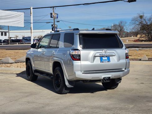 Used 2022 Toyota 4Runner SR5 Premium image 7