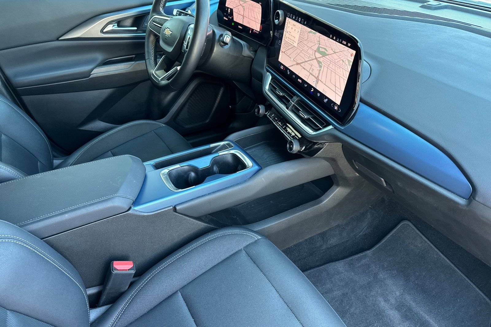 Used 2024 Chevrolet Equinox EV LT AWD/4WD image 18