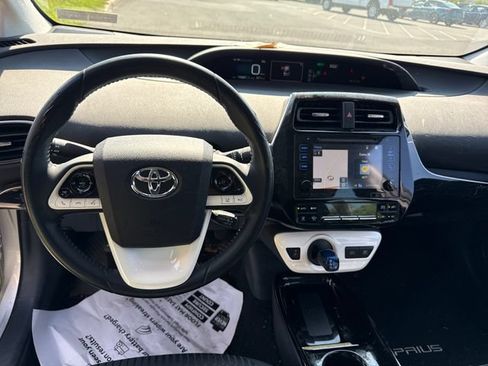 Used 2017 Toyota Prius Three FWD image 17