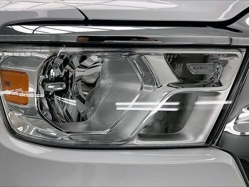 Used 2024 RAM 1500 Big Horn AWD/4WD image 30