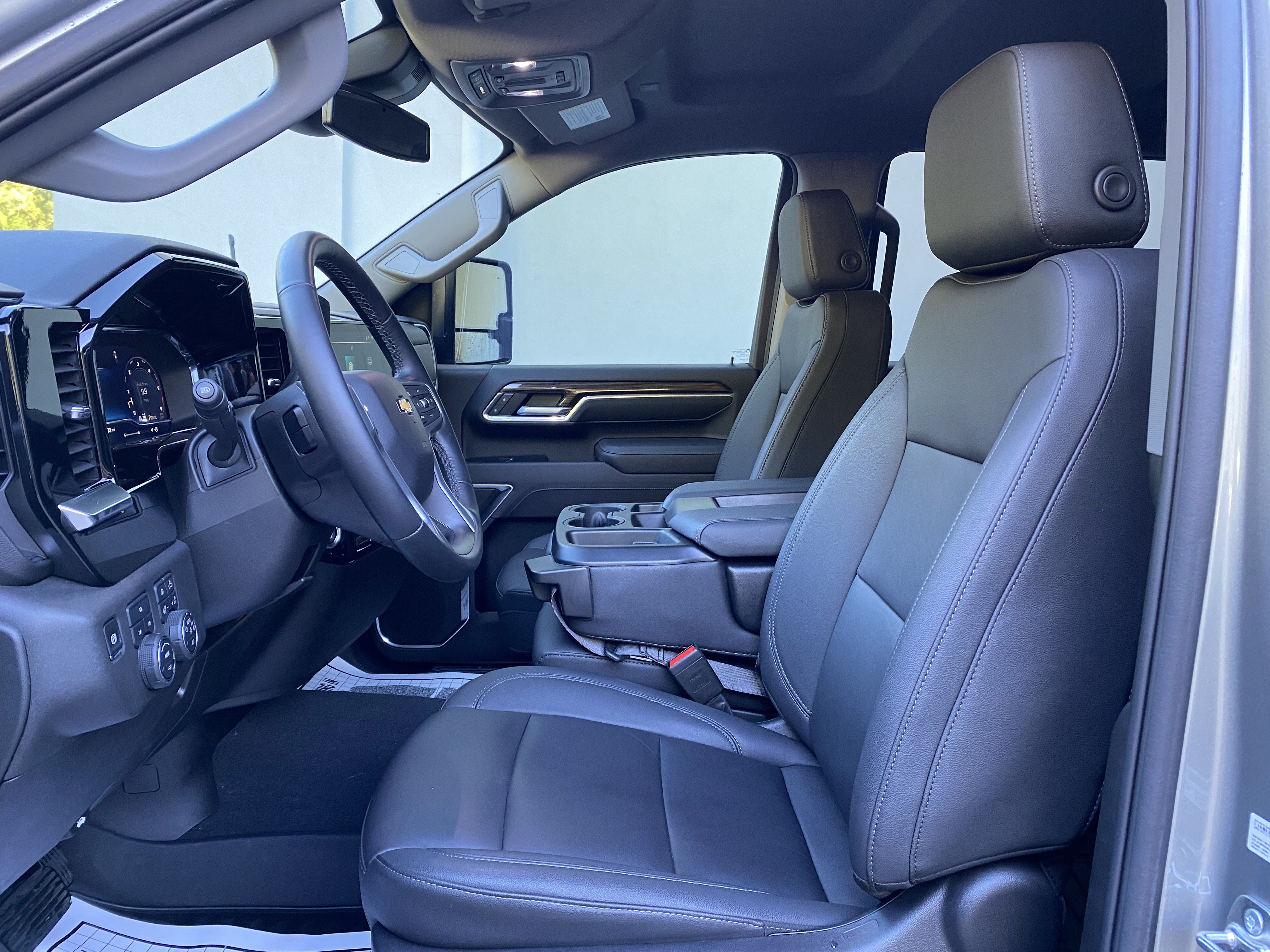 Used 2025 Chevrolet Silverado 2500 LT w/ Safety Package AWD/4WD image 16