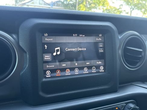 Used 2022 Jeep Gladiator Sport AWD/4WD image 12
