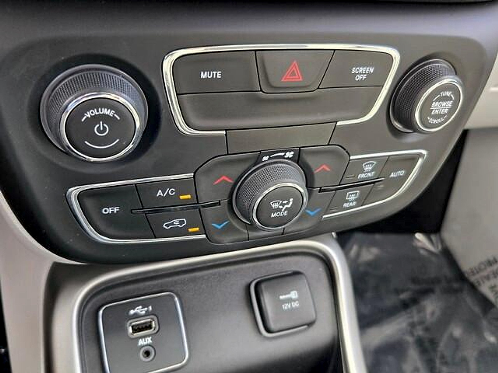 Used 2019 Jeep Compass Latitude FWD image 17
