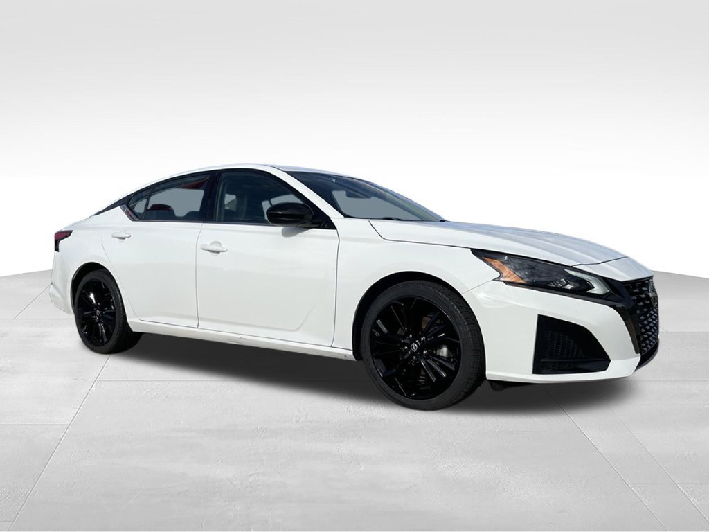 Used 2024 Nissan Altima 2.5 SR FWD image 2