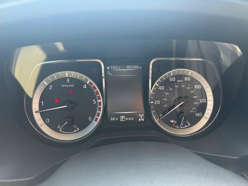 Used 2018 Nissan Titan Platinum Reserve w/ Platinum Utility Package image 11