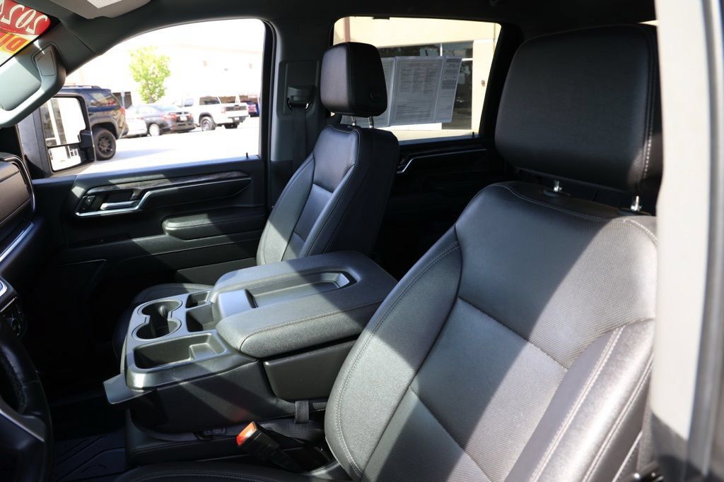 Used 2024 Chevrolet Silverado 2500 LTZ AWD/4WD image 16