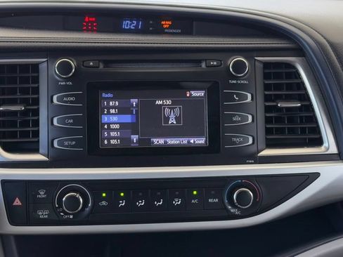 Used 2019 Toyota Highlander LE FWD image 21