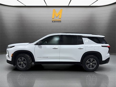 Used 2025 Chevrolet Traverse LT image 6