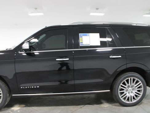 Used 2023 Ford Expedition Platinum AWD/4WD image 6