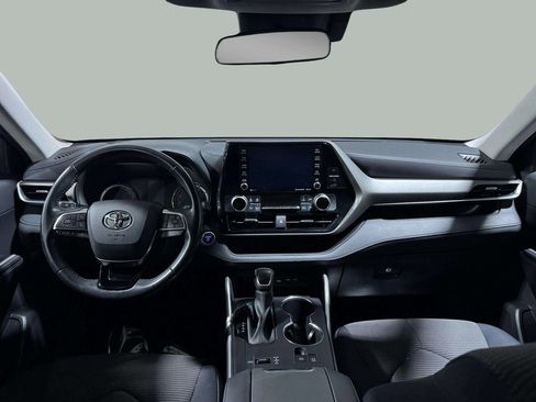 Used 2021 Toyota Highlander LE image 18