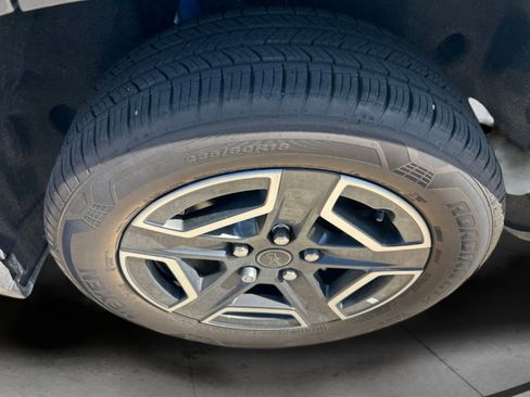 Used 2026 Jeep Cherokee Laredo AWD/4WD image 39