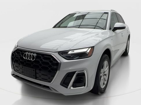 Used 2023 Audi Q5 2.0T Premium w/ Convenience Package AWD/4WD image 4