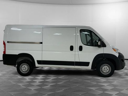 Used 2025 RAM ProMaster 2500 w/ Convenience Group FWD image 5