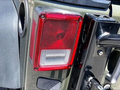 Used 2015 Jeep Wrangler Unlimited Sport w/ Quick Order Package 24S AWD/4WD image 23