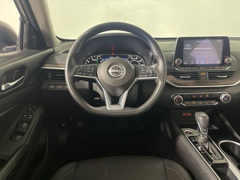 Used 2024 Nissan Altima 2.5 SV image 15