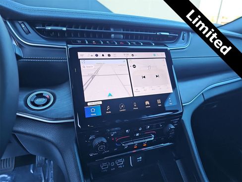 Used 2025 Jeep Grand Cherokee Limited w/ Luxury Tech Group II image 20