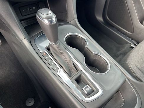 Used 2019 Chevrolet Equinox LT w/ Driver Convenience Package image 19