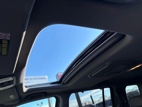 Used 2011 Honda Pilot Touring image 23