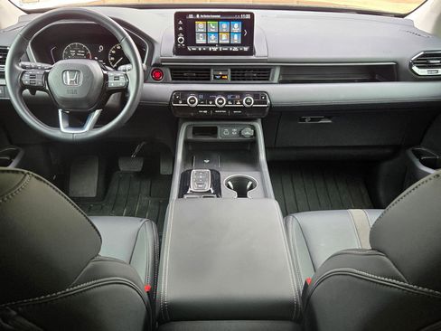 Used 2025 Honda Pilot EX-L image 16